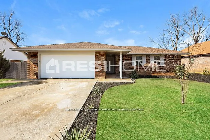 736 Smalley Dr — Photo 1
