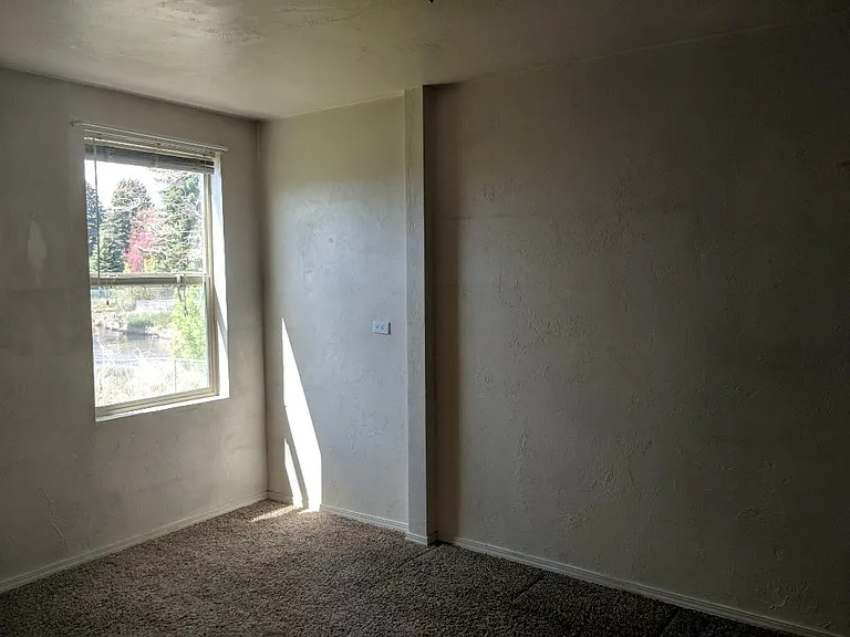 mini_Bedroom_2_05182023