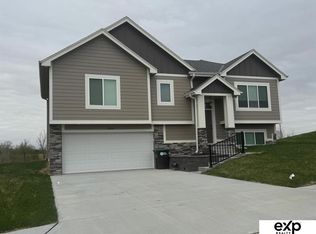 4009 N 215th St, Elkhorn, NE 68022
