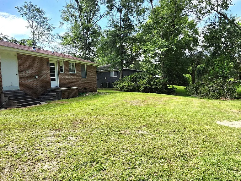 307 Live Oak St — Photo 11