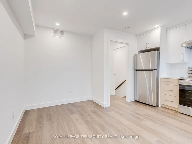 94 Earlscourt Ave #2 — Photo 5