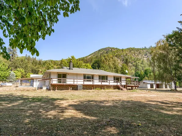 11172 E Evans Creek Rd, Rogue River, OR 97537
