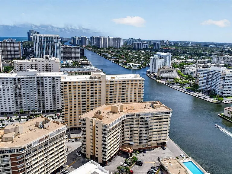 1817 S Ocean Dr #Penthouse 19 — Photo 35