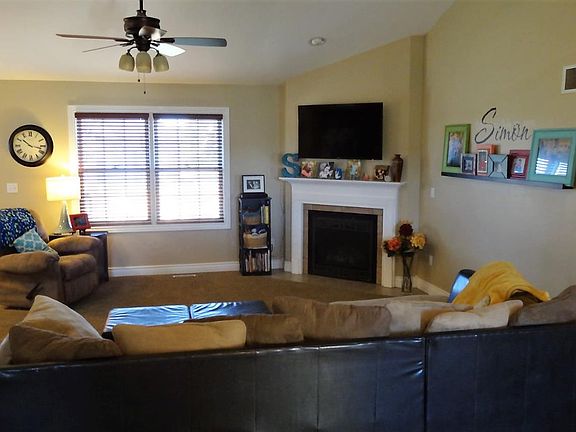 4th image of 1303 Tallgrass Dr