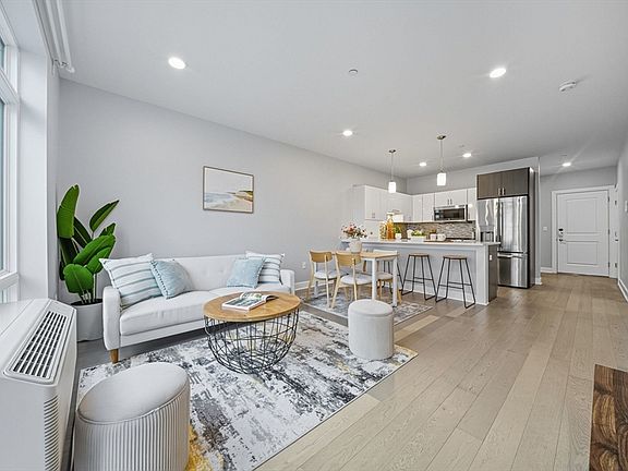 4th image of 18 Cliveden St #201