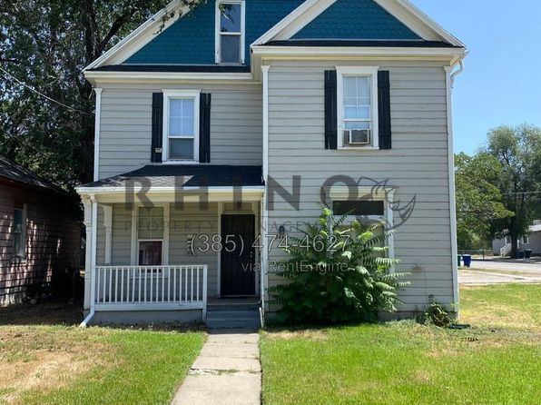 2440 B Ave APT 4