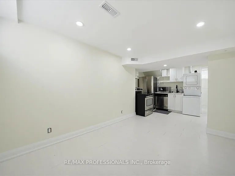 9611 Keele St #D — Photo 8