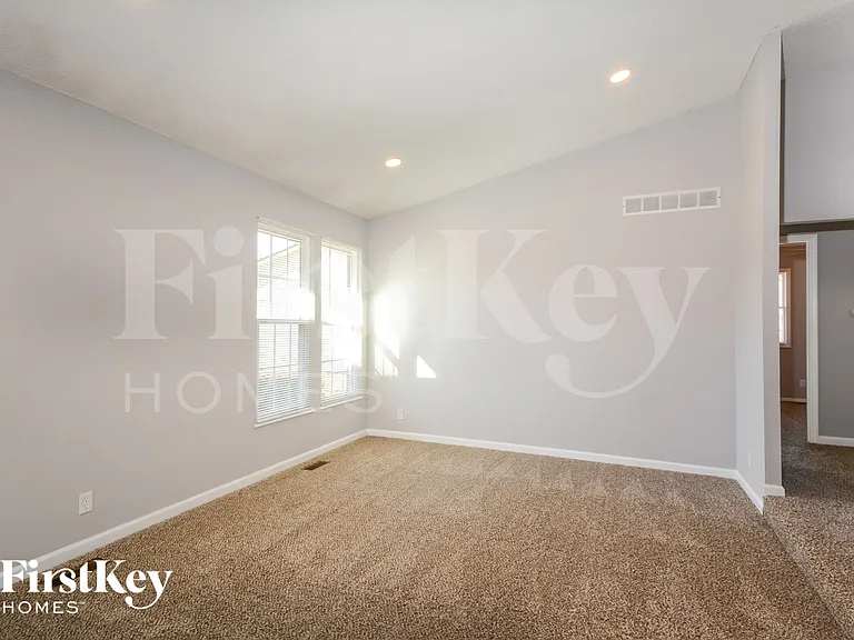 213 Hollyberry Ct — Photo 7