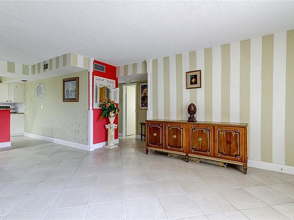 3rd image of 1051 79th Ave N APT 214