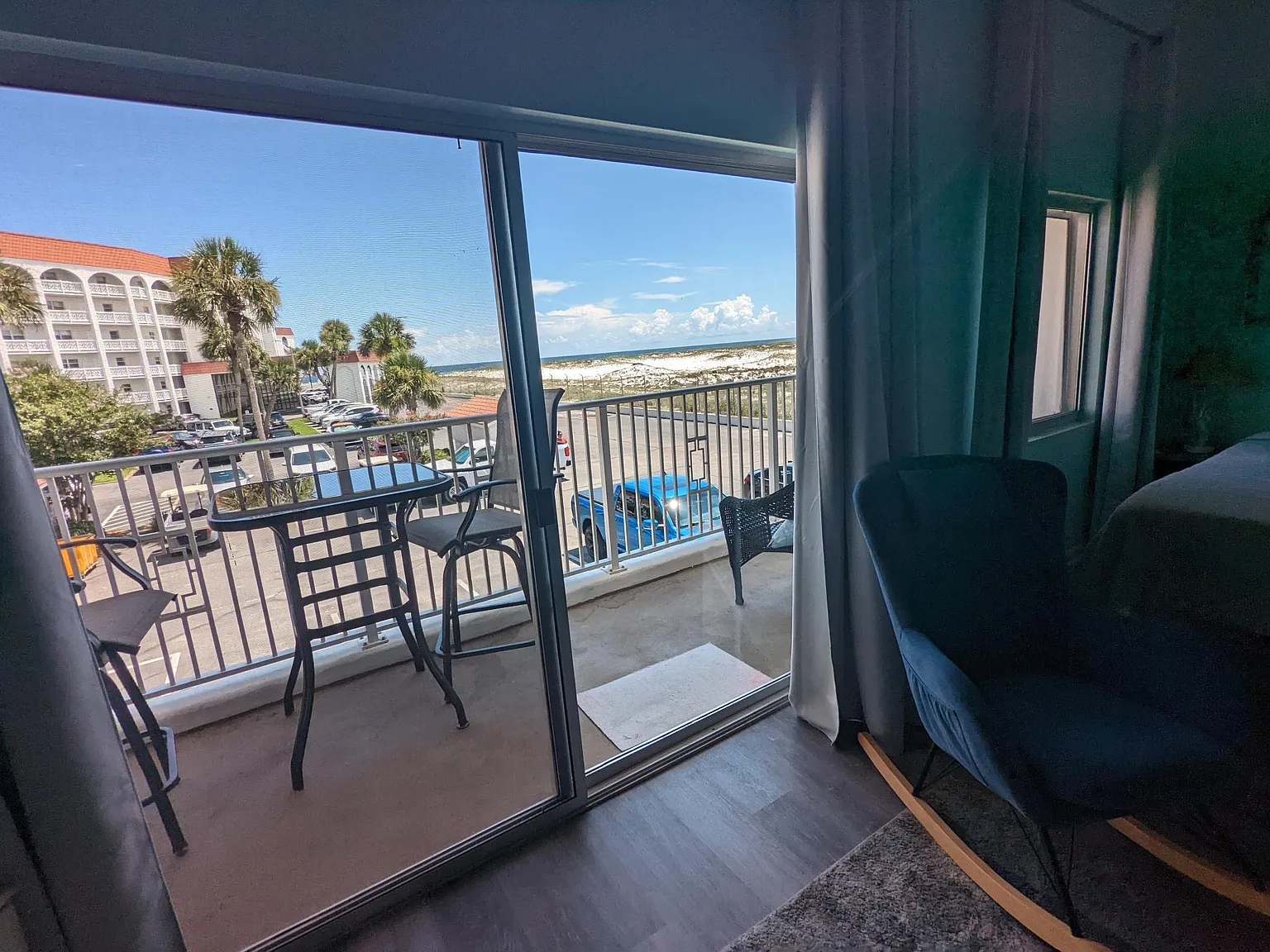 Studio, 468 sqft, $1,950 — Photo 3