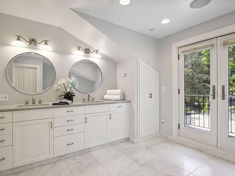 3229 Casco Cir — Photo 17