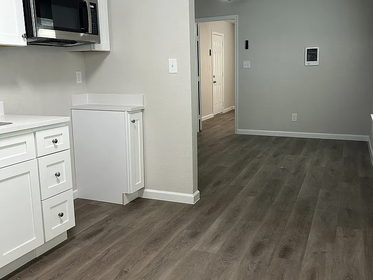 407 N Justin Ave #A — Photo 3