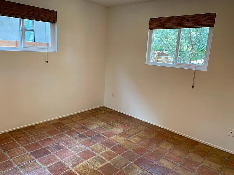SE bedroom vacant