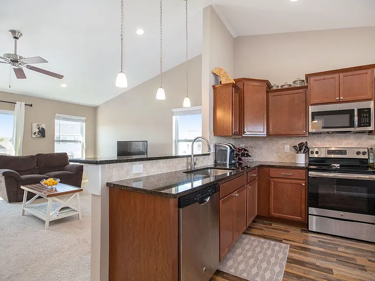 1328 Ellery Grove Ct — Photo 7