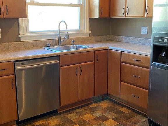 4th image of 1055 Barlen Dr