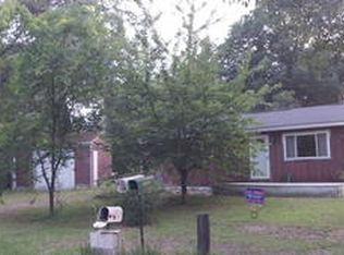 2743 N Peterson Beach Dr, Pinconning, MI 48650