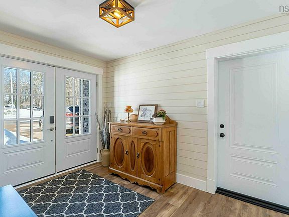 3rd image of 472 Alexander Mackenzie Rd