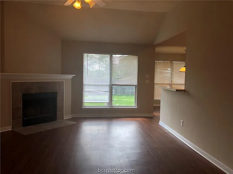 921 Windmeadows Dr — Photo 4