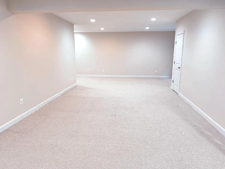 20792 Exchange St — Photo 35