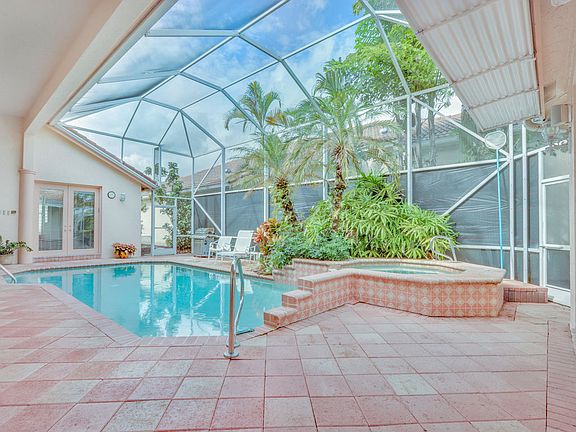 3rd image of 10710 Greenbriar Villa Dr