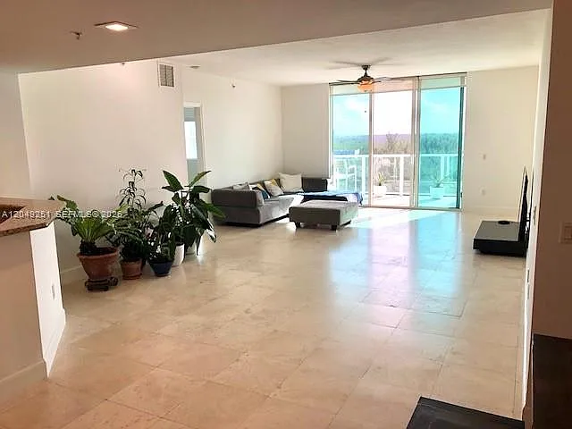 15051 Royal Oaks Ln — Photo 3