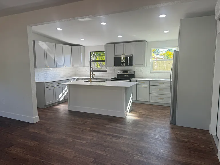 3000 Karen Ave — Photo 11
