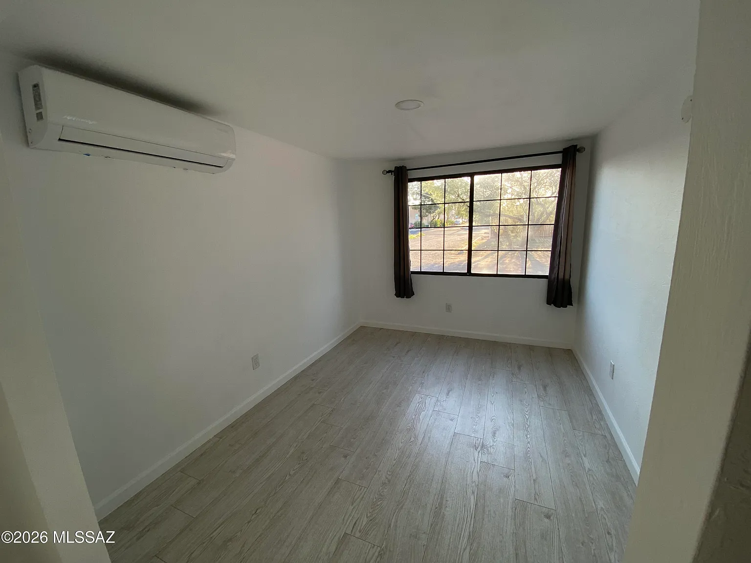 3 bed, 1.0 bath, 3159 sqft, $1,500 — Photo 3