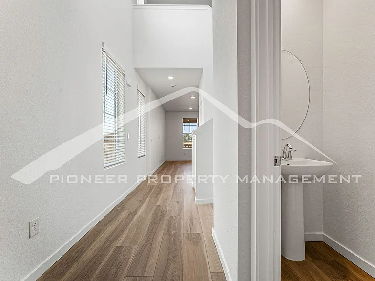 701 Lillibrook Pl — Photo 4