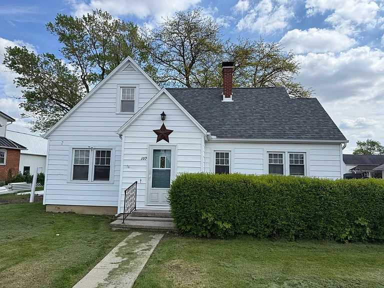 109 W South St — Photo 2