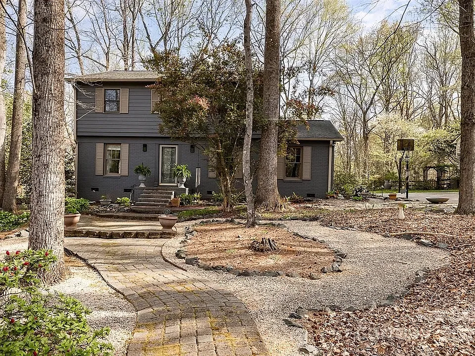 929 Autumnwood Ln