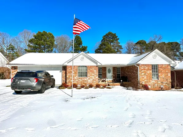 349 Regal Oaks Cir, White Hall, AR 71602