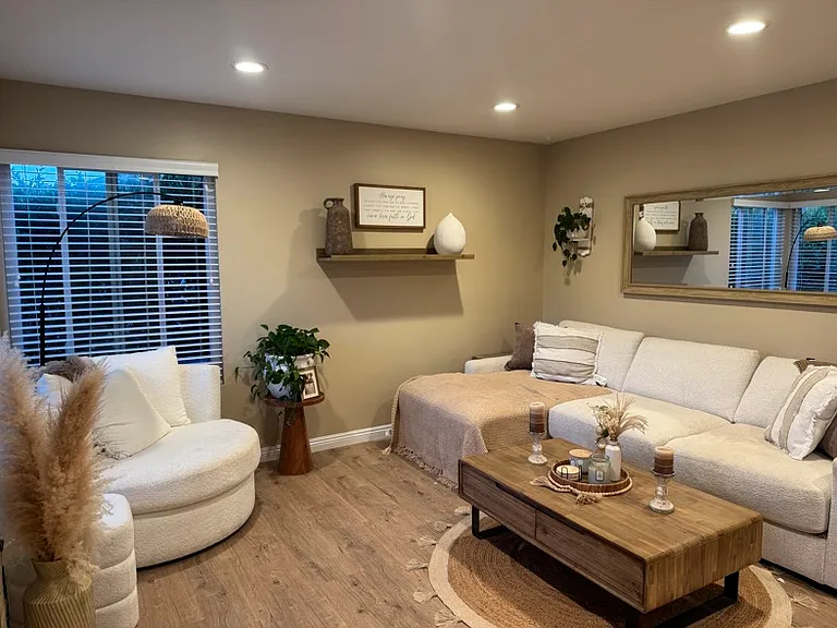 1526 Lower Lake Ct — Photo 2