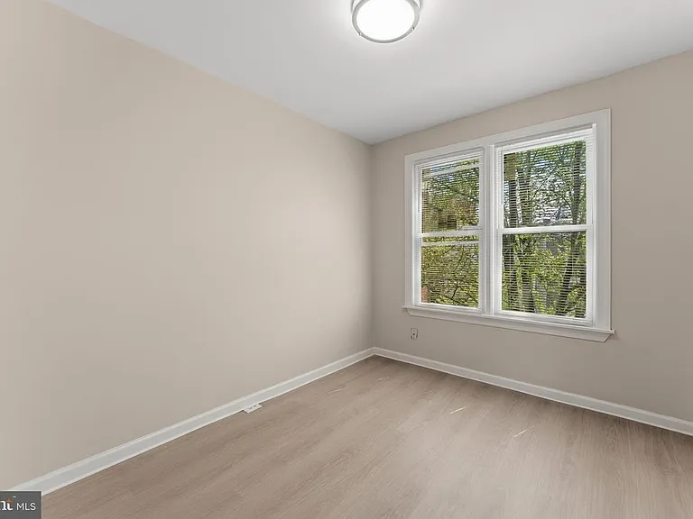742 Columbia Rd NW — Photo 14