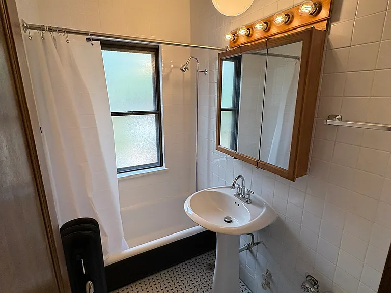 2256 N. Cleveland — Photo 10