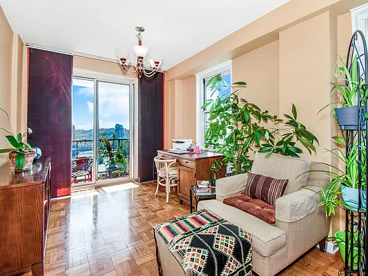 Sold by Re/Max In The City | media 8