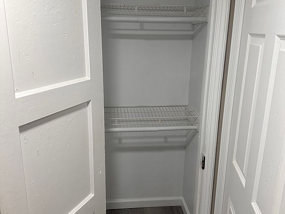 5th image of 607 W Ormsby Ave #9