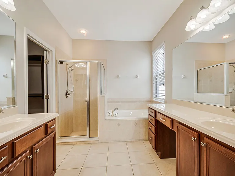 1904 Candlenut Cir — Photo 39