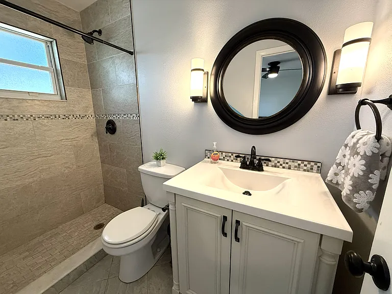 668 Hampton Dr NE — Photo 26