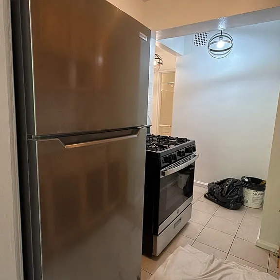 1747 Clay Ave #4F — Photo 1