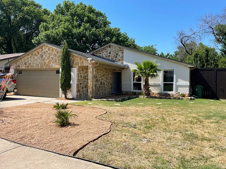1909 Crooked Creek Ln — Photo 37