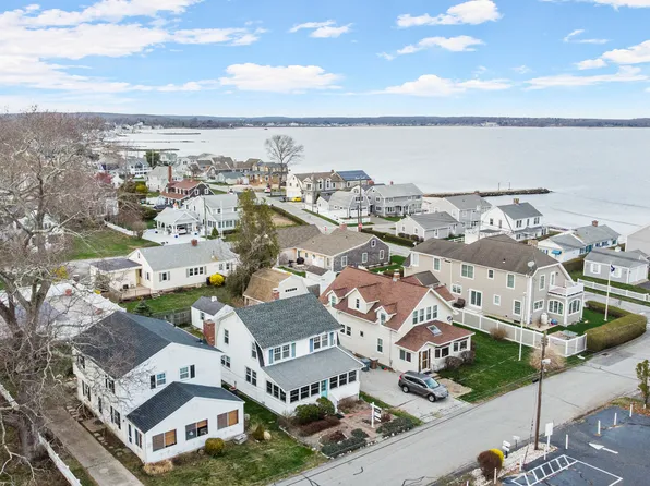 7 Whitecap Road, East Lyme, CT 06357