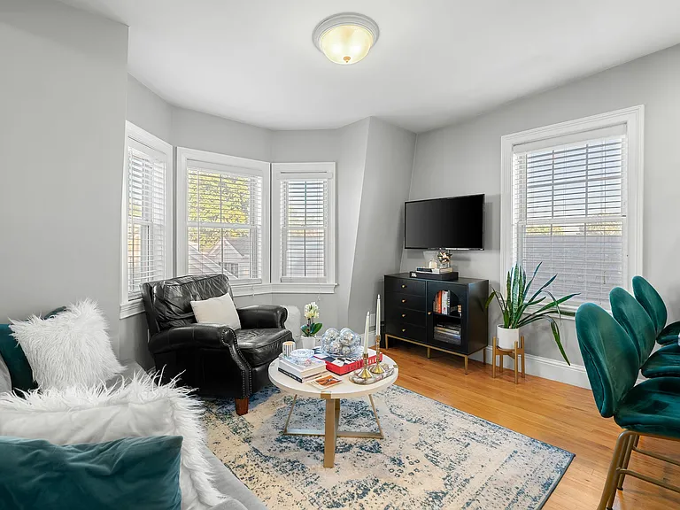 7 Brewster St #3 — Photo 3