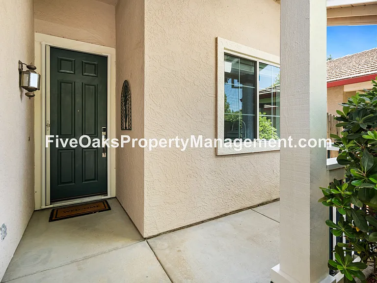 885 Rathbone Cir — Photo 2