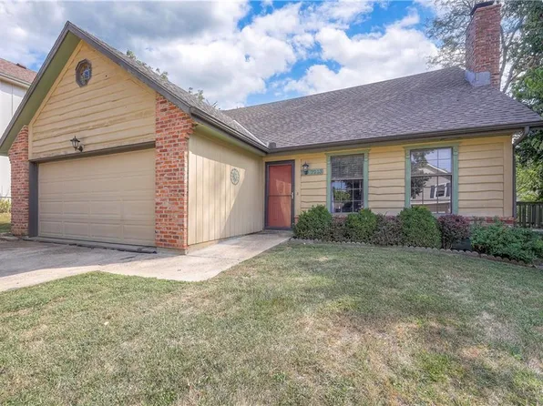 7213 Park St, Shawnee, KS 66216