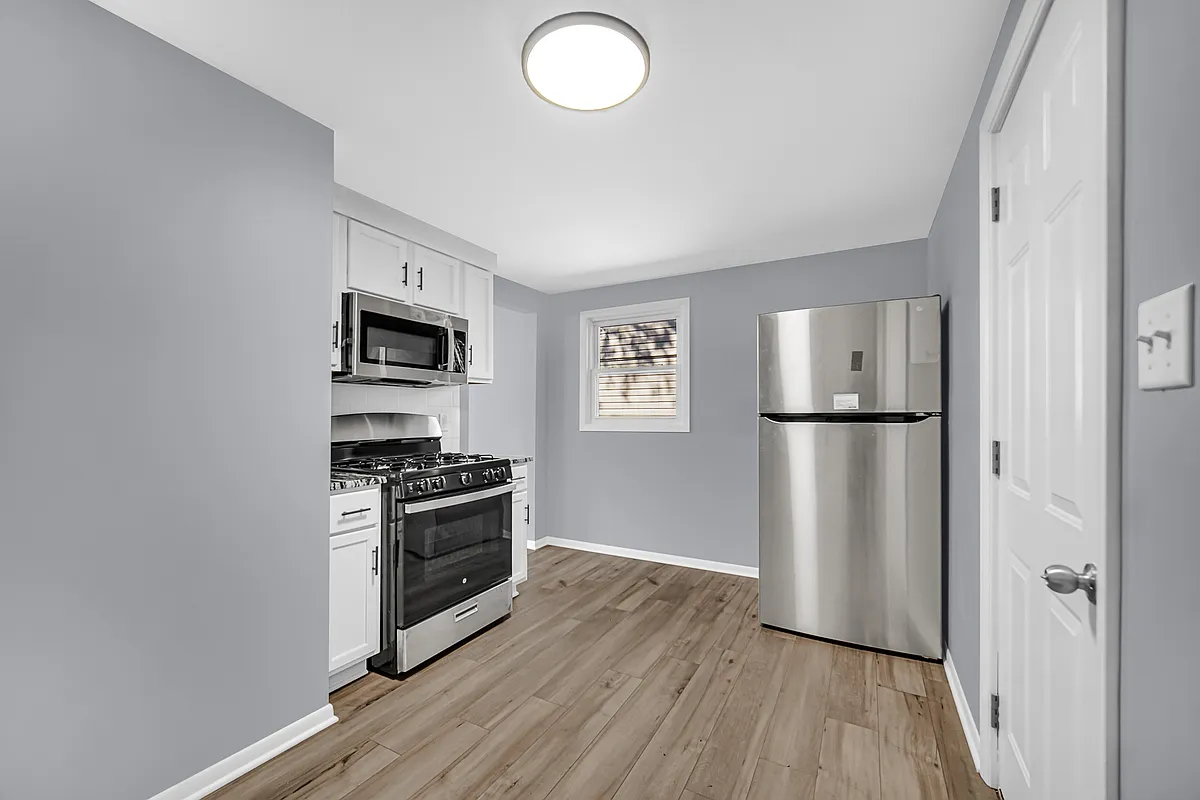 Building Photo - 7601 Golfway Ct