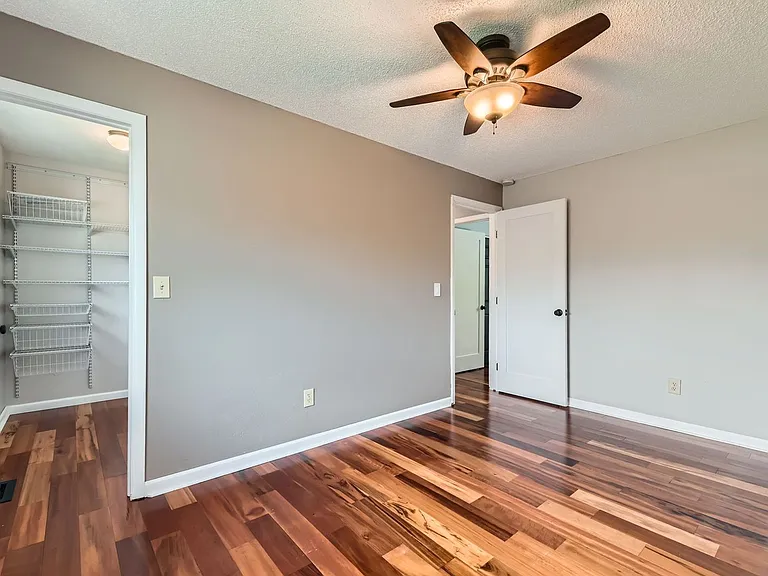1186 N Franklin Ave — Photo 13