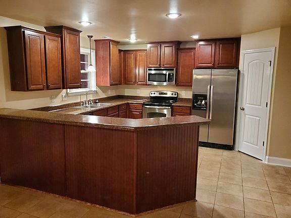 2nd image of 2504 Millwood Cir SE