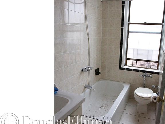 2nd image of 25 Cumming St APT 3B