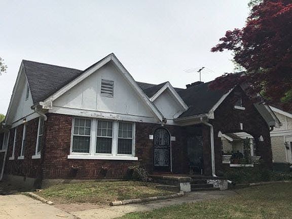 3rd image of 930 N McLean Blvd