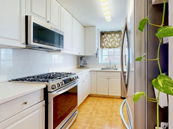 60 Oceana Drive West image 13 of 39